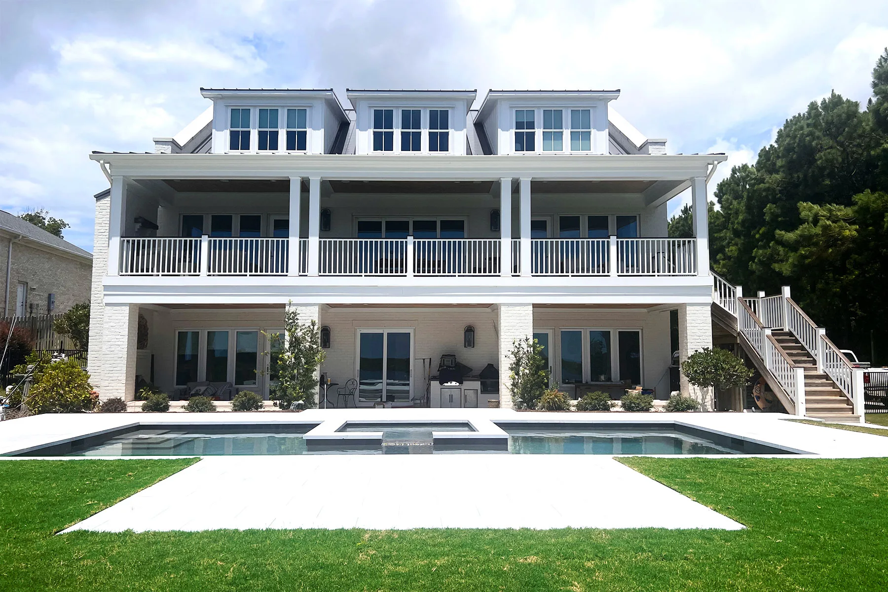 Wide shot of a pool in Hampstead North Carolina
