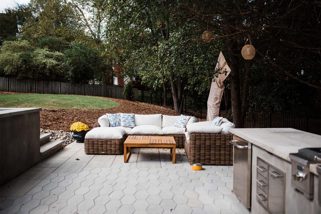 Concrete Cray outdoor kitchen and grill