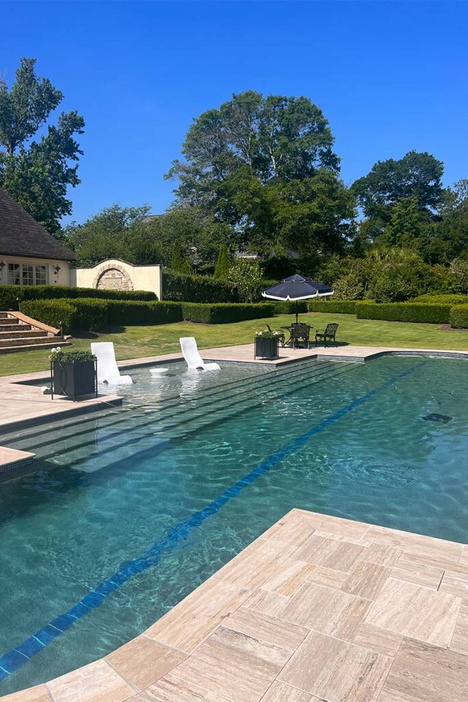 Corner view of Classic Costal